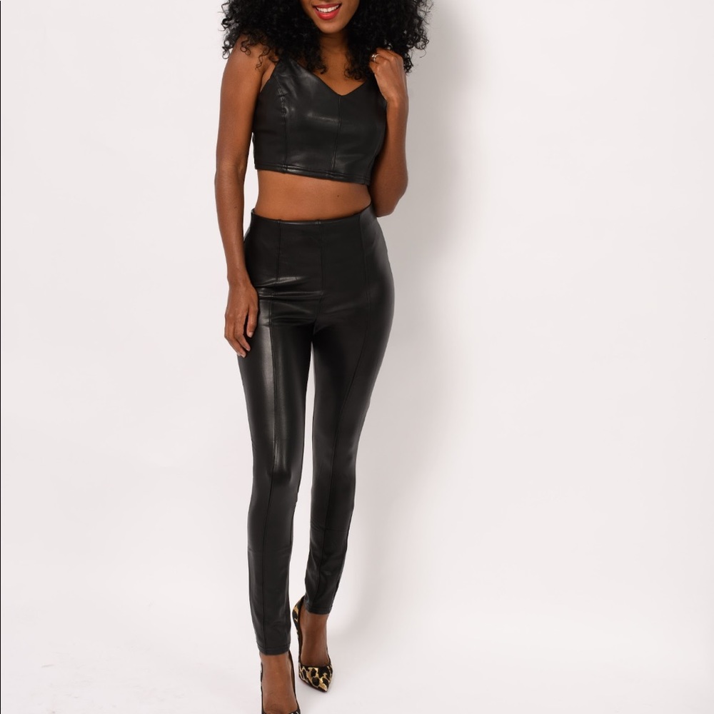 Brand new 2 piece leather set